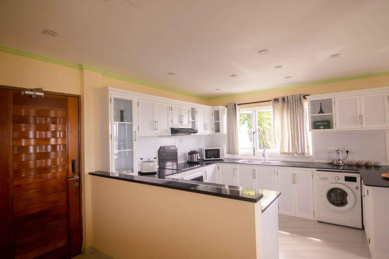 Azamat Self-Catering Apartment Pointe La Rue 外观 照片